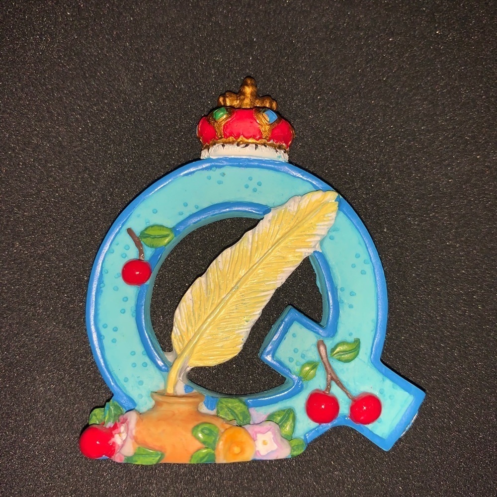 Mary Engelbreit Letter “Q” - “Queen Style”